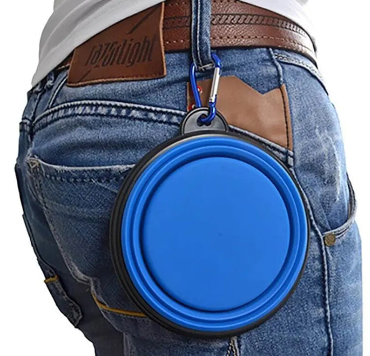 Blue foldable travel bowl clipped to jeans belt loop – Malpetit
