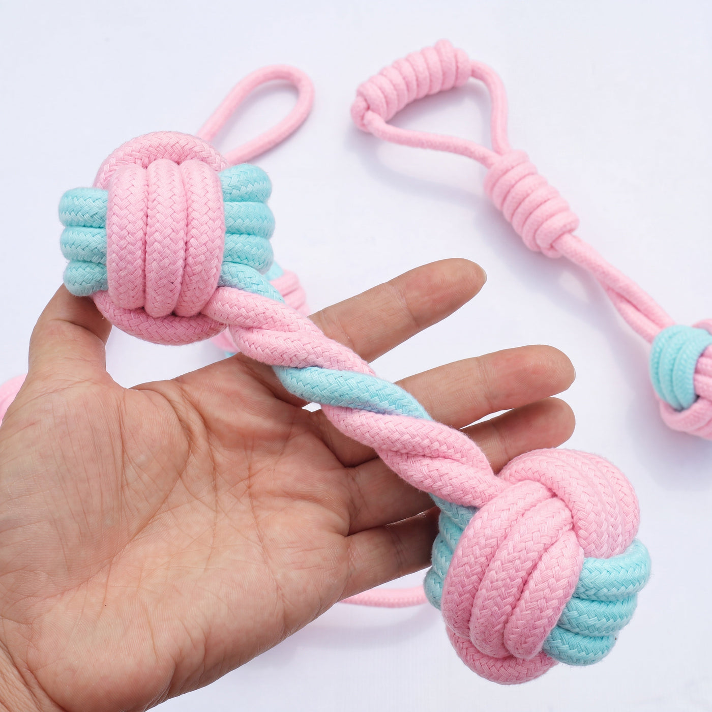 Cotton rope dumbbell toy texture close-up in hand – Malpetit