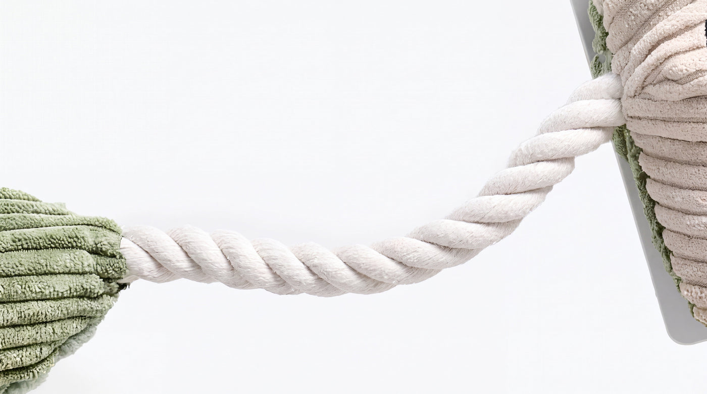 Large squeaky rope toy thick cotton rope close-up – Malpetit