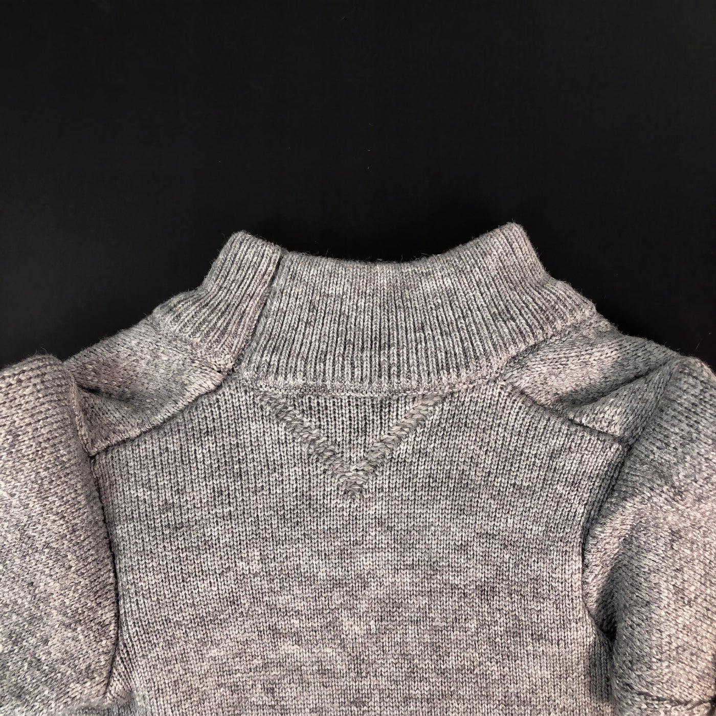 Slogan print knit dog sweater grey knit collar close-up – Malpetit