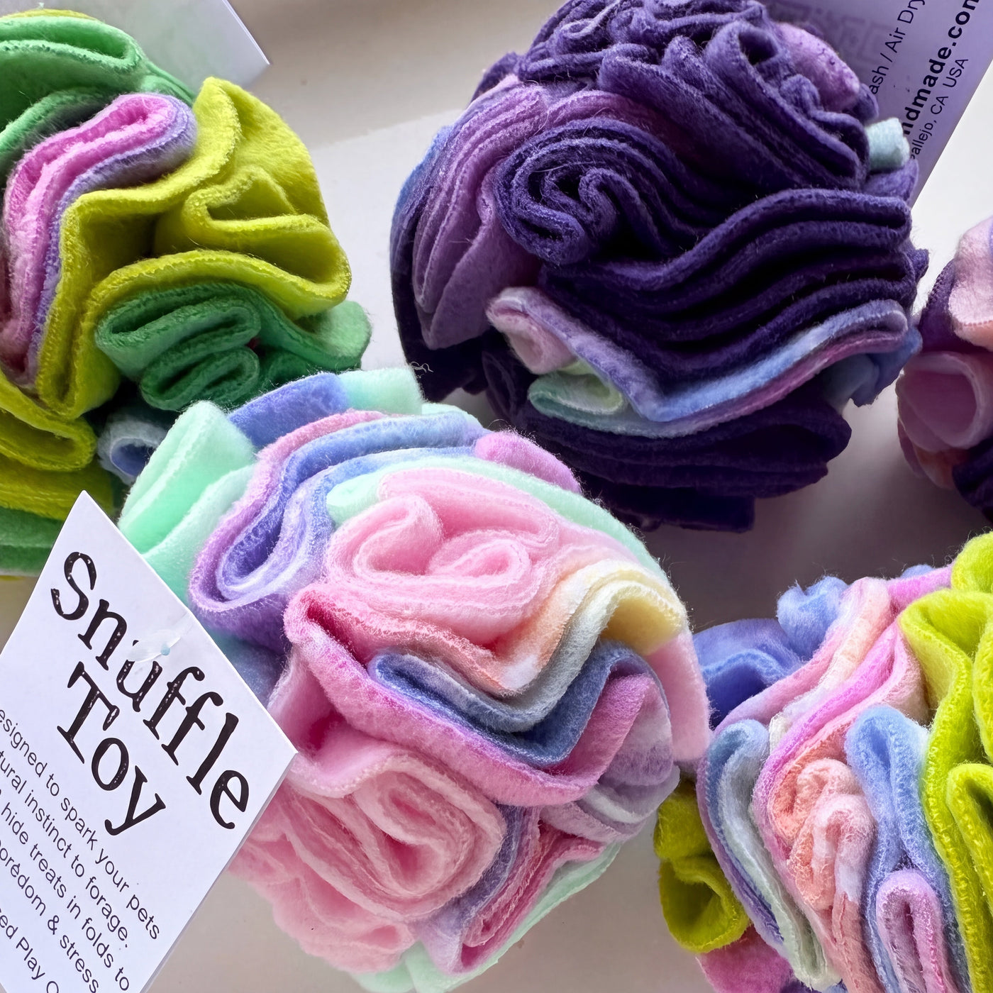 Snuffle activity ball texture close-up – Malpetit